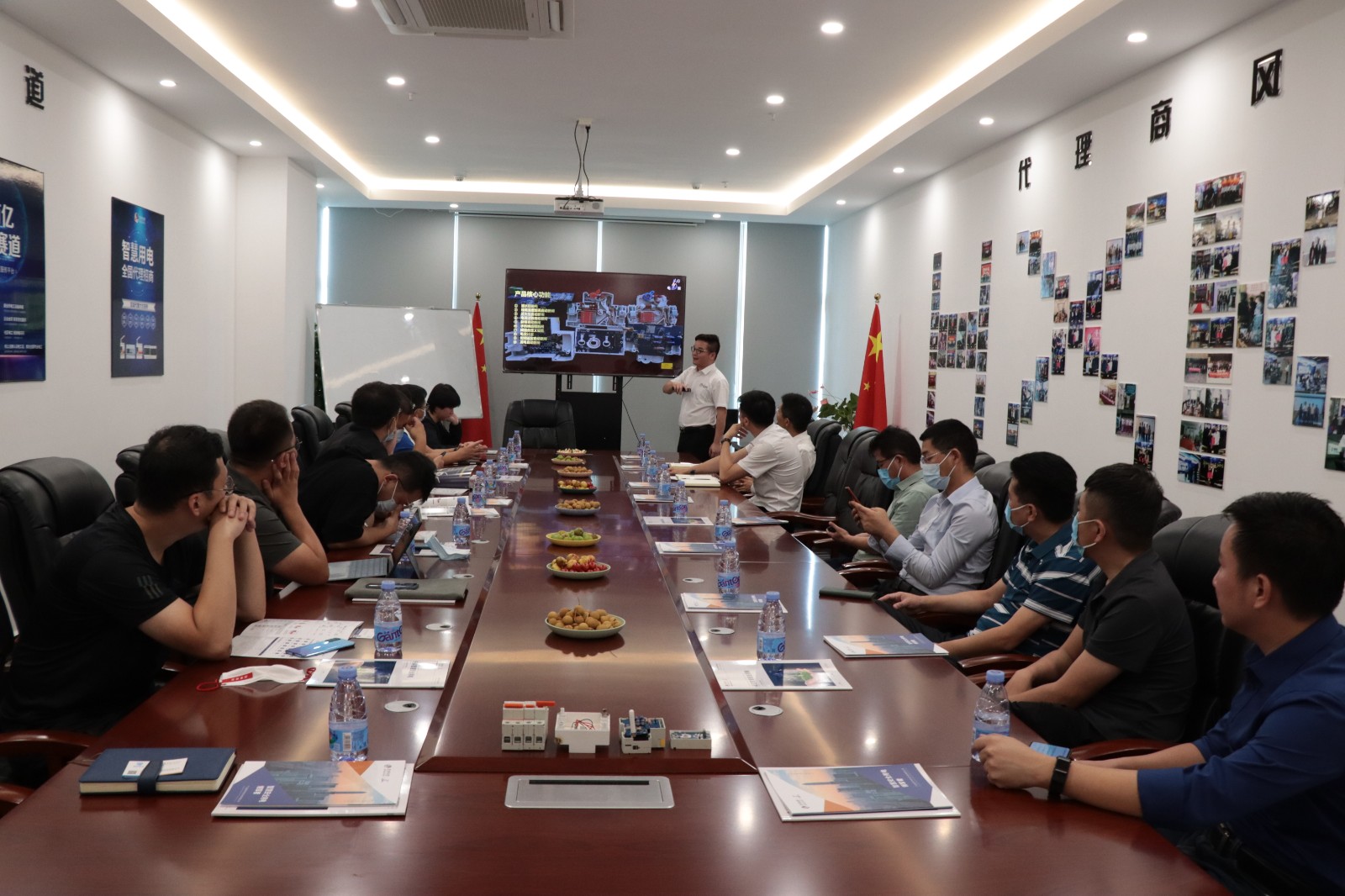 新奥能源集团领导一行莅临中国有限公司科技参观指导